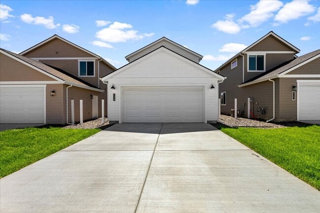 Building Photo - Experience Spacious Luxury: 4 Bedroom, 3 Bath Two-Story Rental Home Awaits