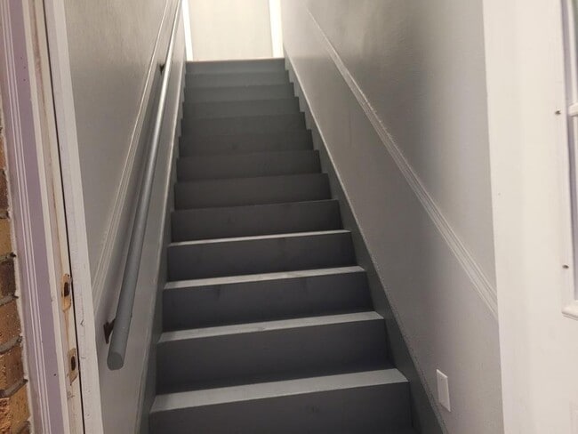 Building Photo - 1433 E Walnut St