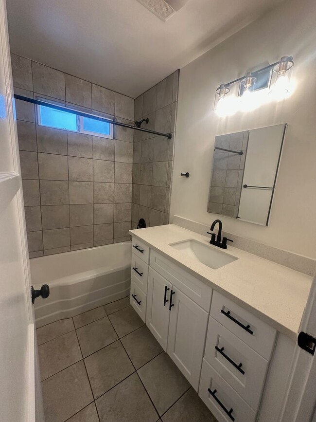 Building Photo - 12556 Everglade St