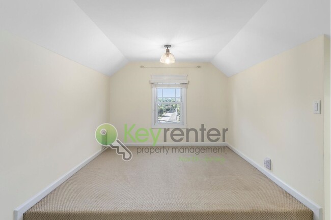 Building Photo - Beautiful 4-Bedroom Home with Fenced Yard ...
