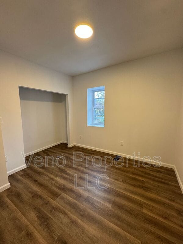 Building Photo - 351 4th St