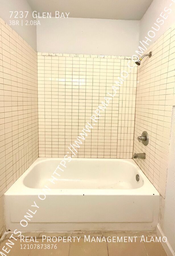 Building Photo - 7237 Glen Bay Dr