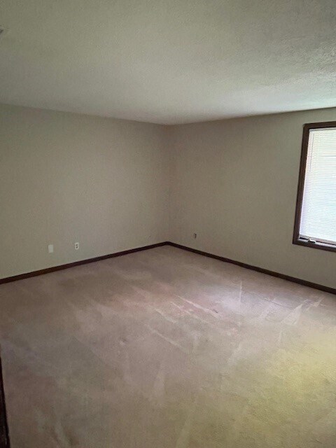 Building Photo - 3 Pinebrook Ln