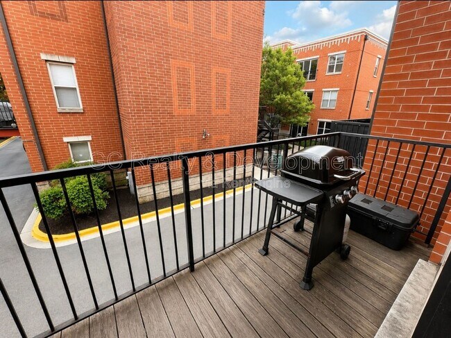 Building Photo - 2503 S Calumet Ave