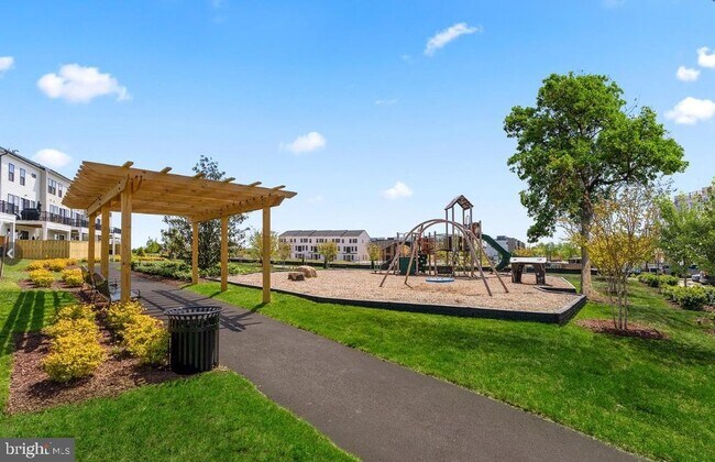 Building Photo - 21764 Dollis Hl Ter