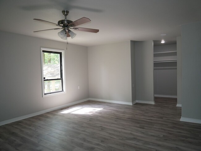 Building Photo - Gorgeous 4 bedroom, 2.5 bath House on a 1 ...