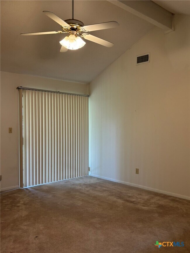 Building Photo - 417 Ivanhoe Dr