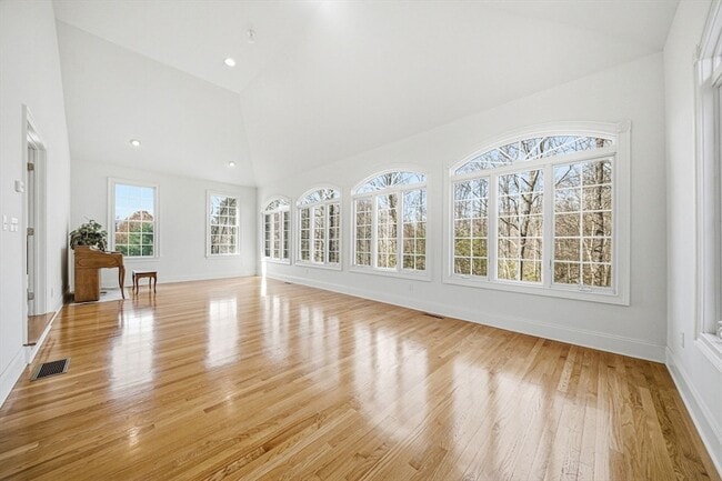 Building Photo - 9 Overlook Rd