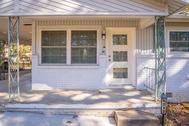 Building Photo - 6212 Pawnee Dr