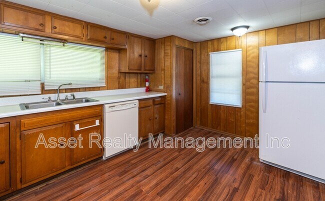 Building Photo - 102 Wainwright Rd