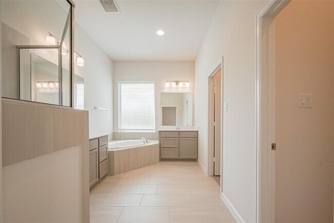 Building Photo - 16939 Chapel Knox Dr