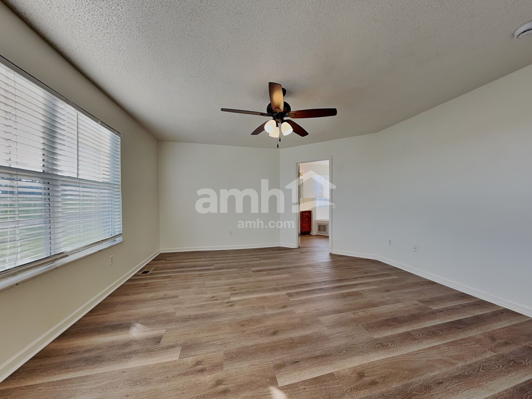 Building Photo - 7525 Saddlebrooke Dr