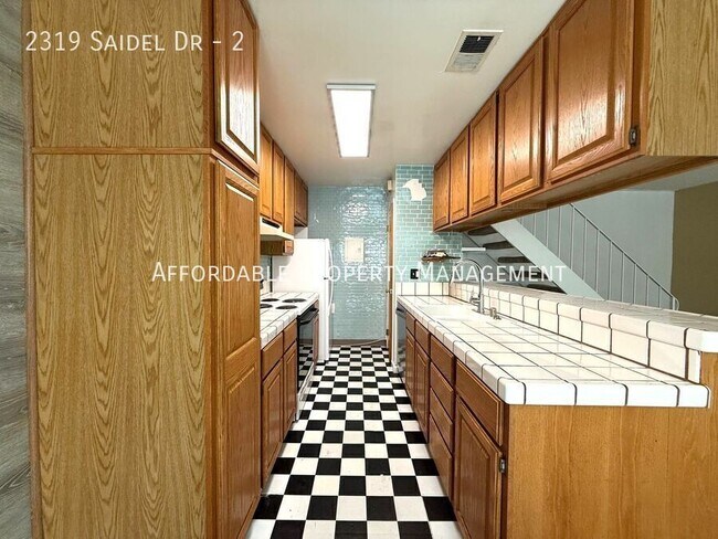 Building Photo - 2319 Saidel Dr