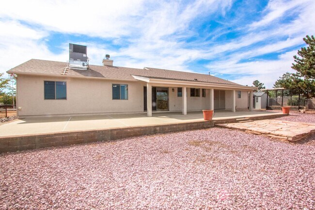 Building Photo - 4 Bedroom Home with 3 Car Garage in PV!