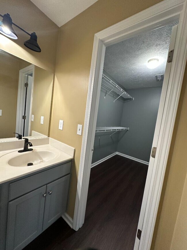 Building Photo - 1171 Catawba Way