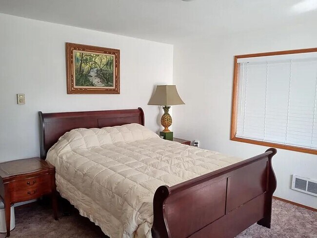 Building Photo - Furnished MID-TERM ~ Unique Ocean Front House