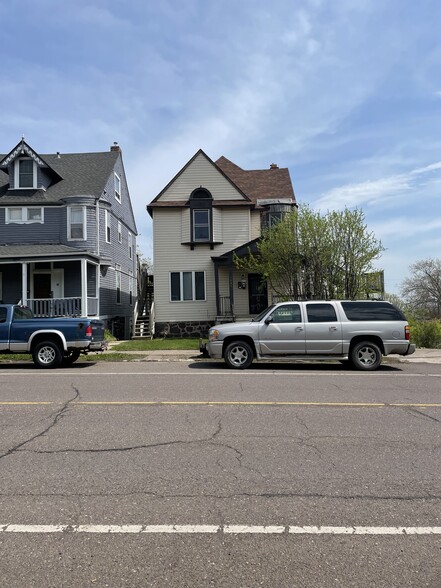 Building Photo - 1826 E Superior St