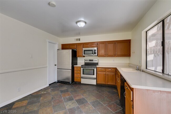 Building Photo - 3318 China Dr
