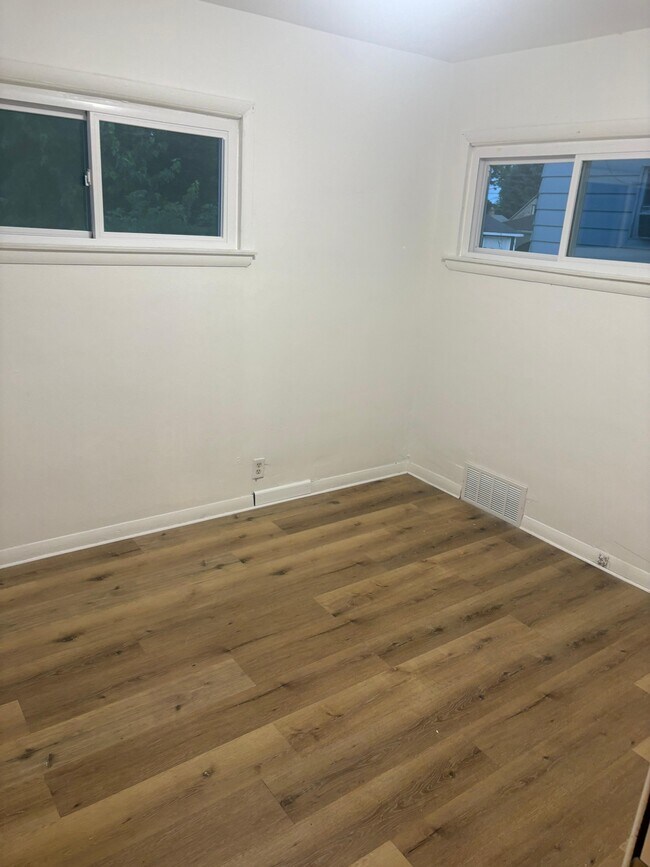 Building Photo - 5754 N 65th St