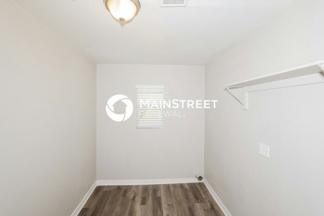 Building Photo - 4 Bedroom Pet-Friendly Home in Phoenix, AZ...