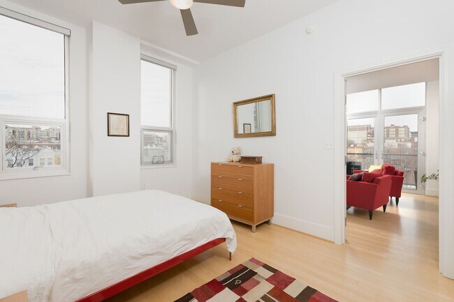 Building Photo - Luxury U St Condo | 2 Bed + Den | 2 Bath | 1,350 Sf | Large Balcony | 1 Garage Parking Space