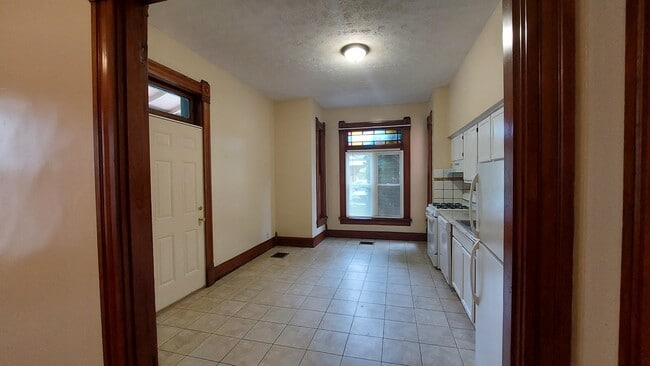 Building Photo - 118 King Ave