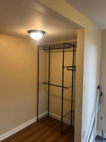 Building Photo - 4837 Cascade Dr