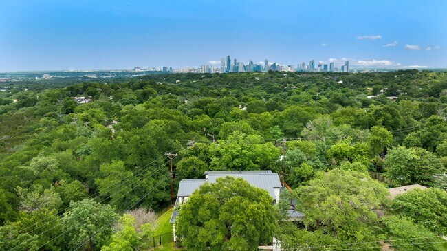 Building Photo - 2504 Bluffview Dr