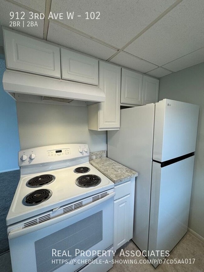 Building Photo - 912 3rd Ave W