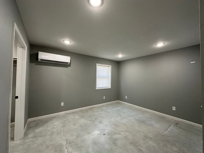 Building Photo - 105 Evergreen Pl