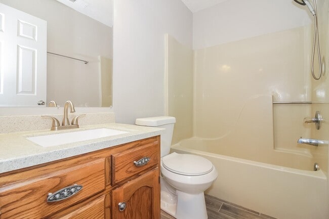 Building Photo - 6047 Cottage Hill Dr