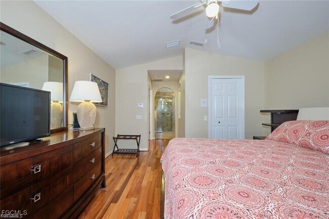 Building Photo - 5507 SW 14th Pl