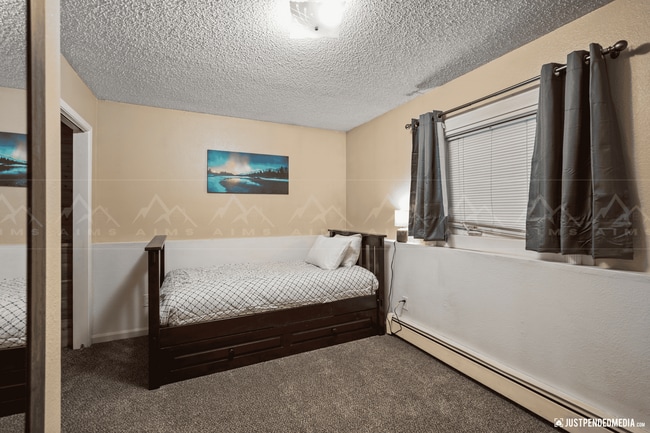 Building Photo - 12739-12739 Tanada Loop