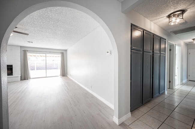 Building Photo - 2247 Heavenly View Dr