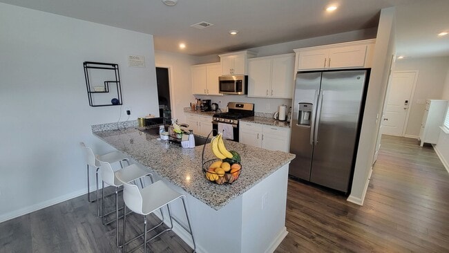 Building Photo - 120 Paddock Glen Dr