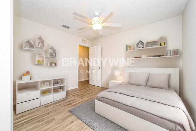 Building Photo - 513 Narnia Ct