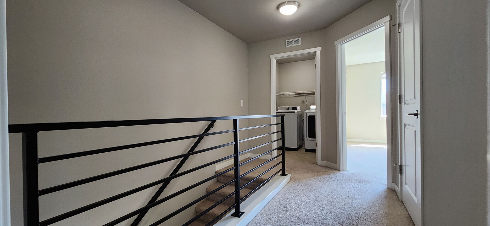 Building Photo - 16021 Manor Way