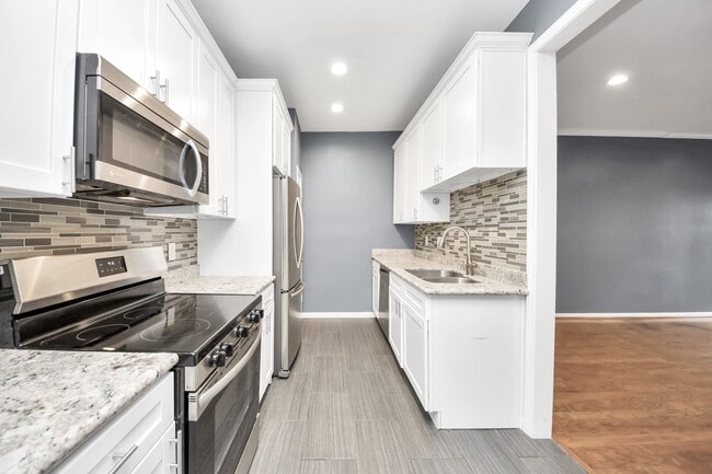 Building Photo - 2874 Holly Hall St