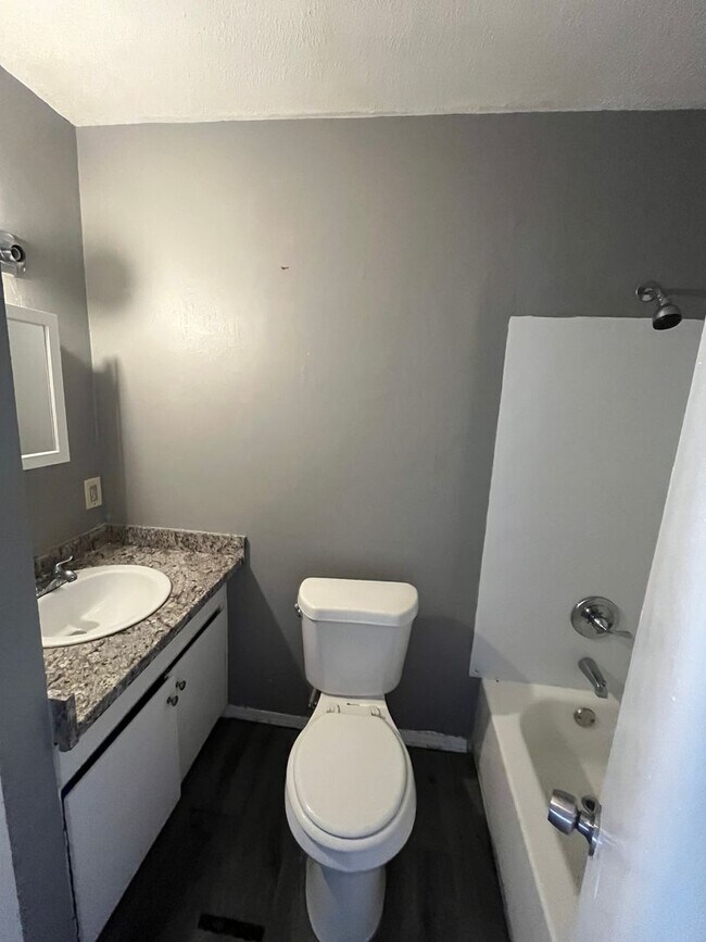 Building Photo - 2713 E 2nd St