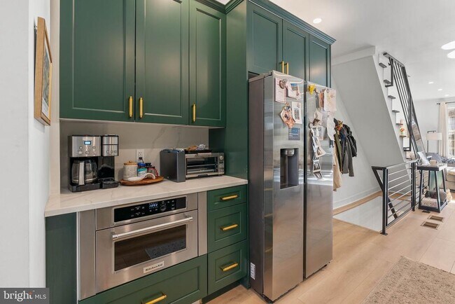 Building Photo - 1743 McClellan St