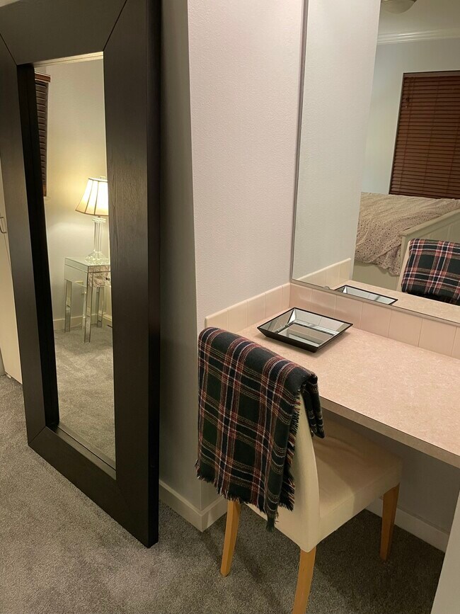 Master built in desk - 12303 Harbour Pointe Blvd