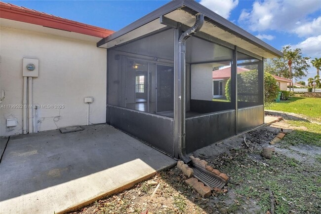 Building Photo - 1472 SW 26th Ave