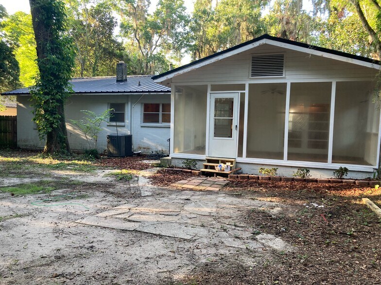 Building Photo - 302 NW 13th Ave