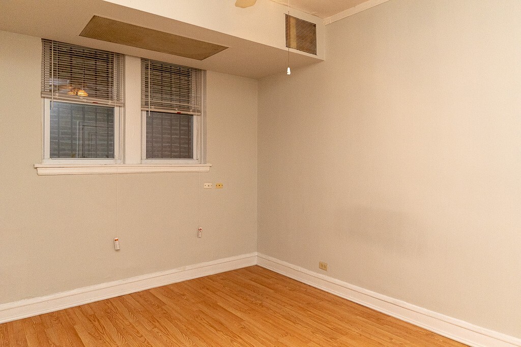 Building Photo - 2832 N Burling St