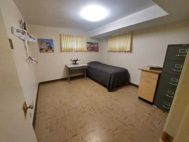 Lower Level #4 - Bedroom or Office - 4401 Avondale Rd