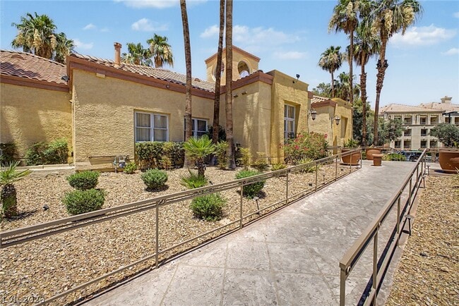 Building Photo - 260 E Flamingo Rd