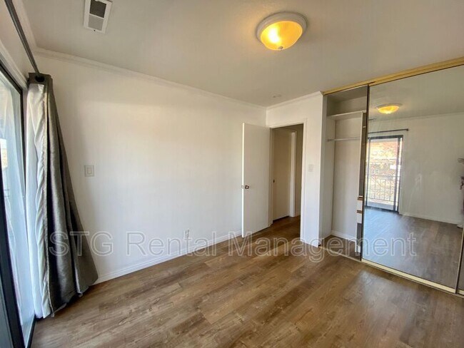 Building Photo - 325 S 200 E