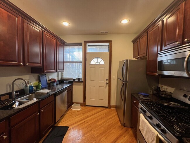 Building Photo - 5313 S Harper Ave