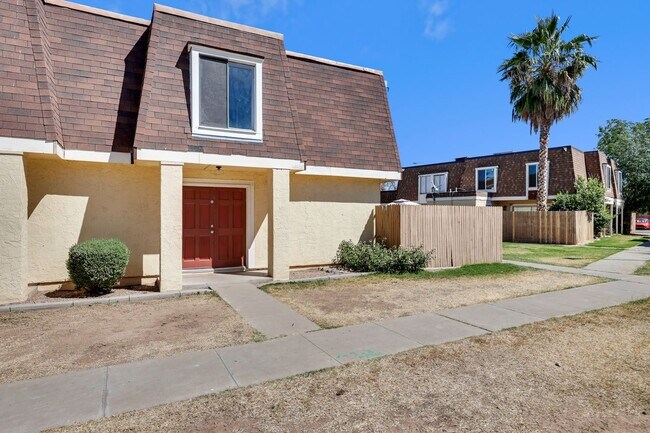 Building Photo - 3-1