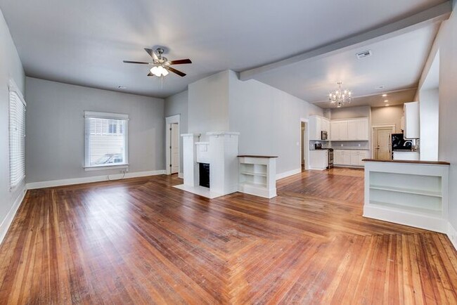 Building Photo - Remodeled Historic 3 Bedroom in The Heights!